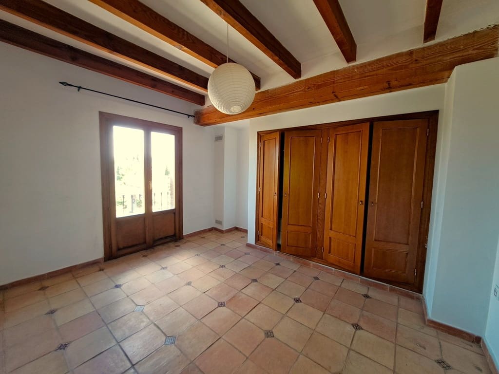 6 soveværelse Villa til salg i Orba med swimmingpool garage - € 750.000 (Ref: 9282810)