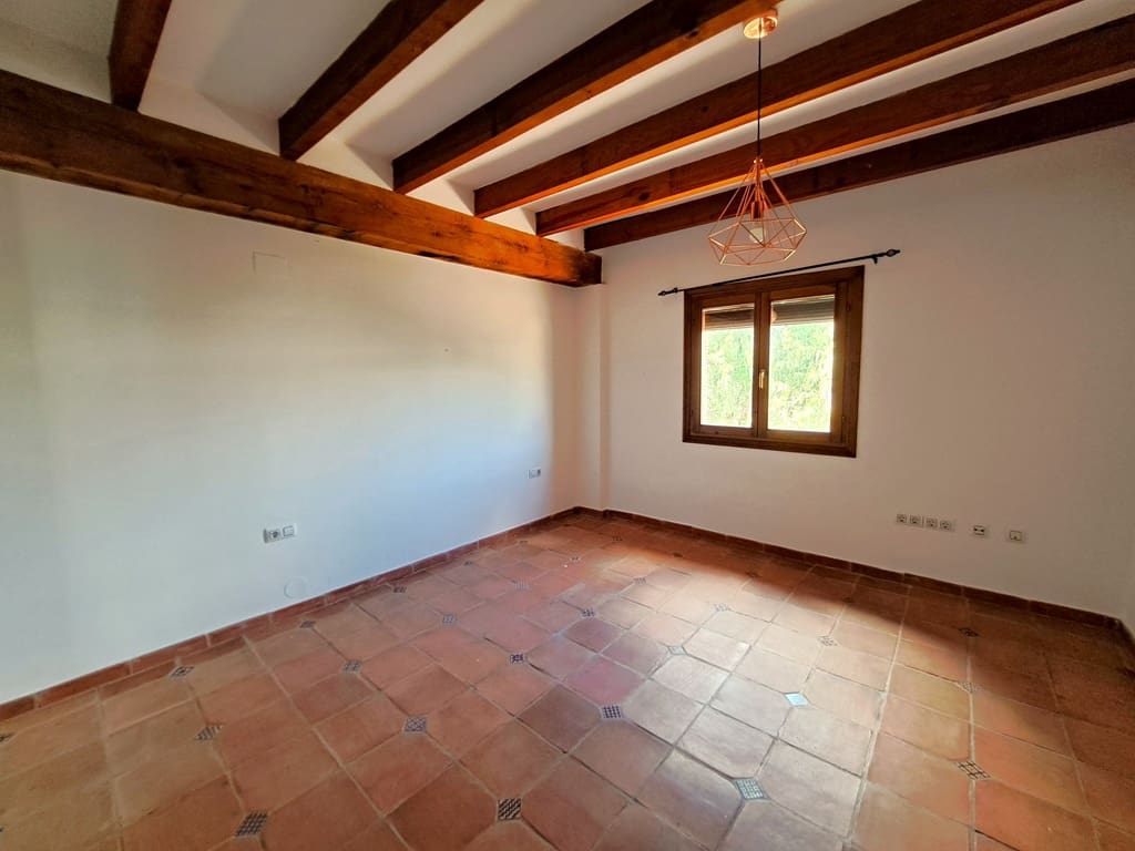 6 soveværelse Villa til salg i Orba med swimmingpool garage - € 750.000 (Ref: 9282810)