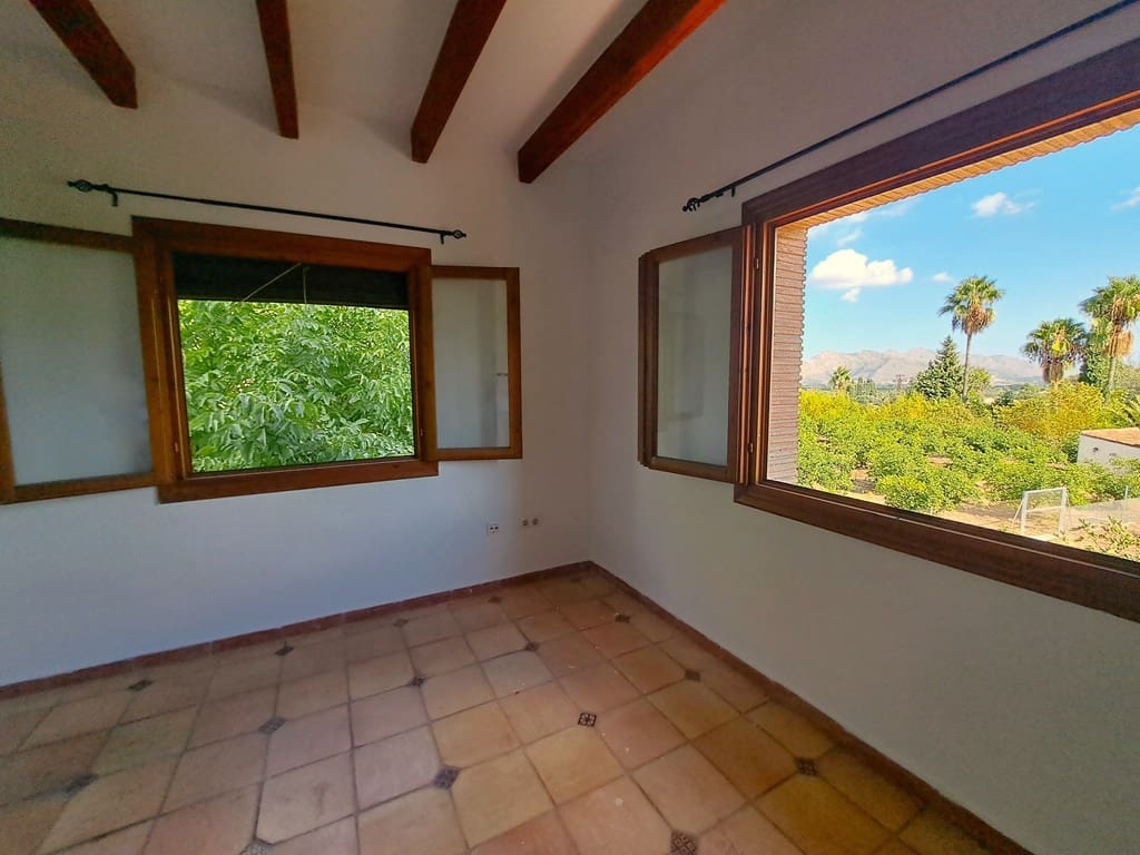 6 soveværelse Villa til salg i Orba med swimmingpool garage - € 750.000 (Ref: 9282810)