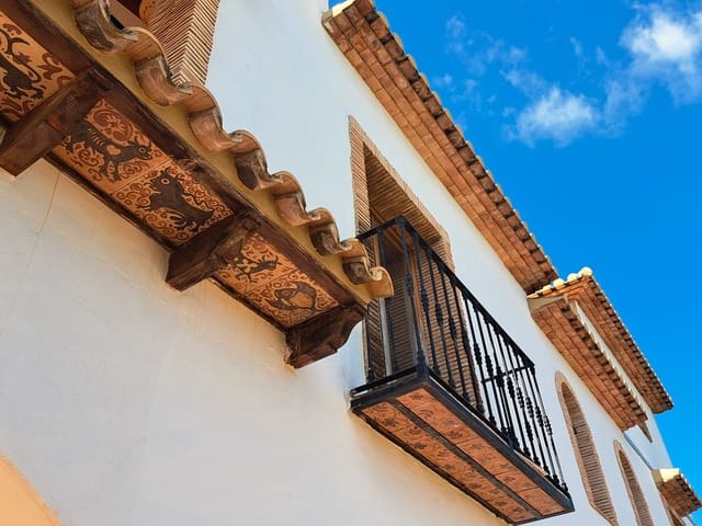 6 soverom Villa til salgs i Orba med svømmebasseng garasje - € 750 000 (Ref: 9282810)