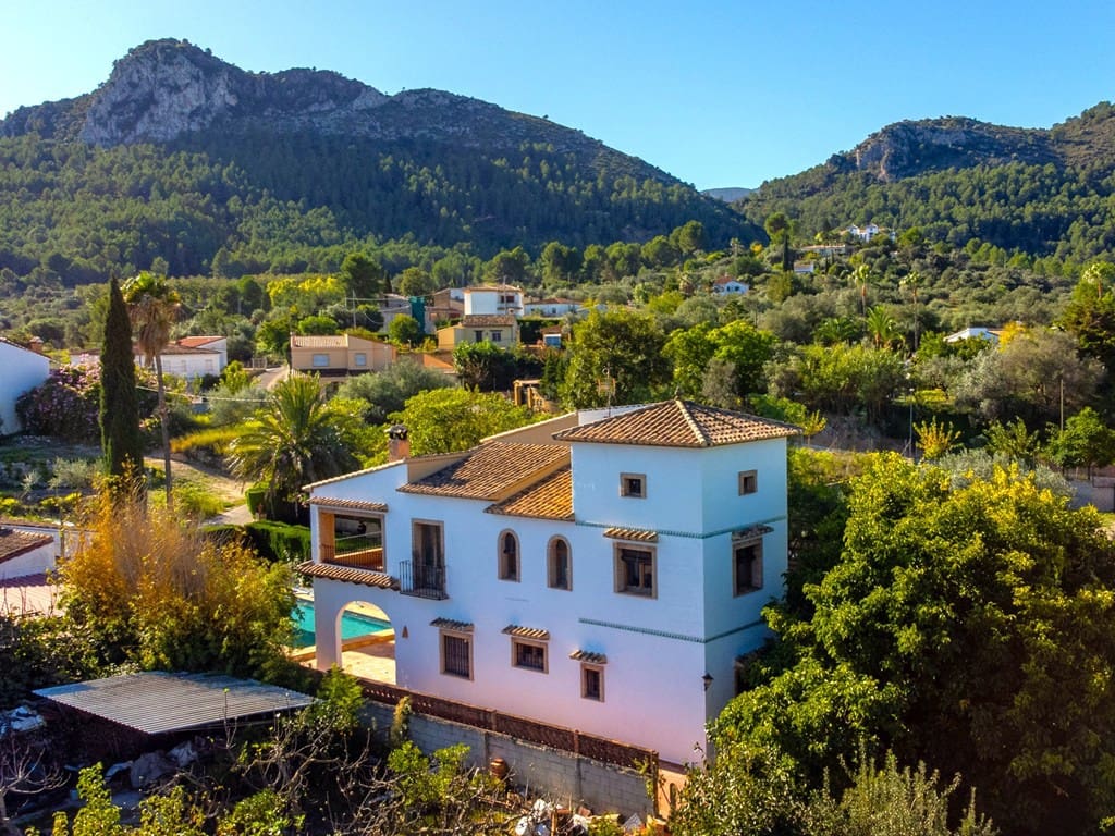 6 chambre Villa/Maison à vendre à Orba avec piscine garage - 690 000 € (Ref: 9282810)