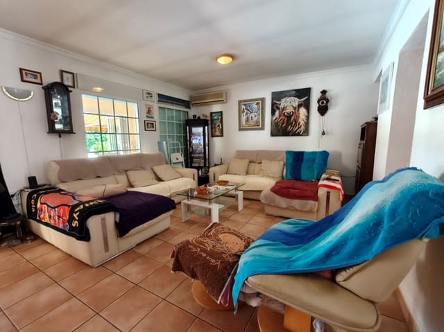 Chalet de 5 habitaciones en Els Poblets en venta con piscina garaje - 765.000 € (Ref: 9309354)