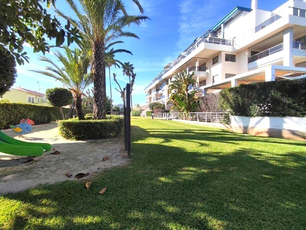 Apartamento de 2 habitaciones en Dénia en venta con piscina - 335.000 € (Ref: 9399820)