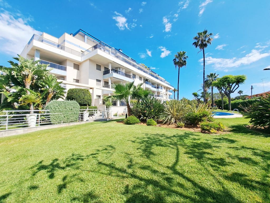 2 bedroom Apartment for sale in Denia with pool - € 295,000 (Ref: 9399820)
