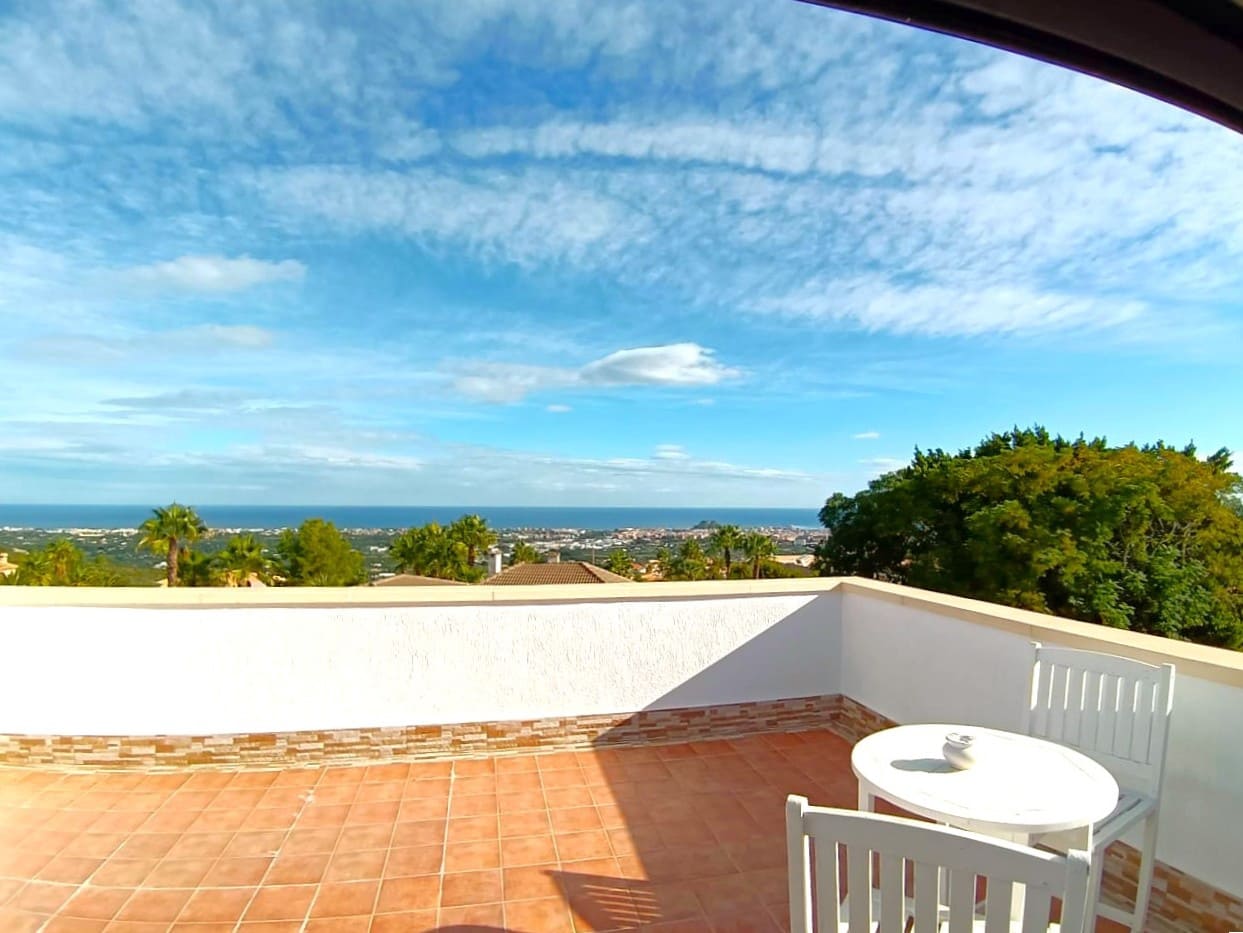 Chalet de 4 habitaciones en Dénia en venta con piscina garaje - 980.000 € (Ref: 9405895)