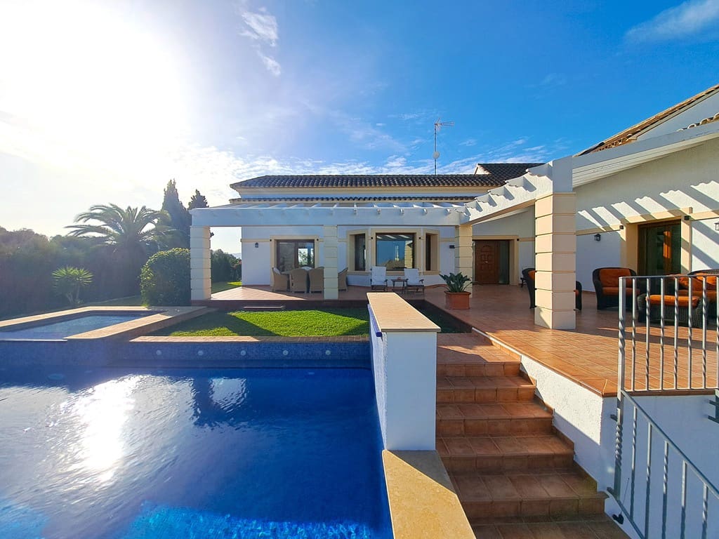 4 soveværelse Villa til salg i Denia med swimmingpool garage - € 980.000 (Ref: 9405895)