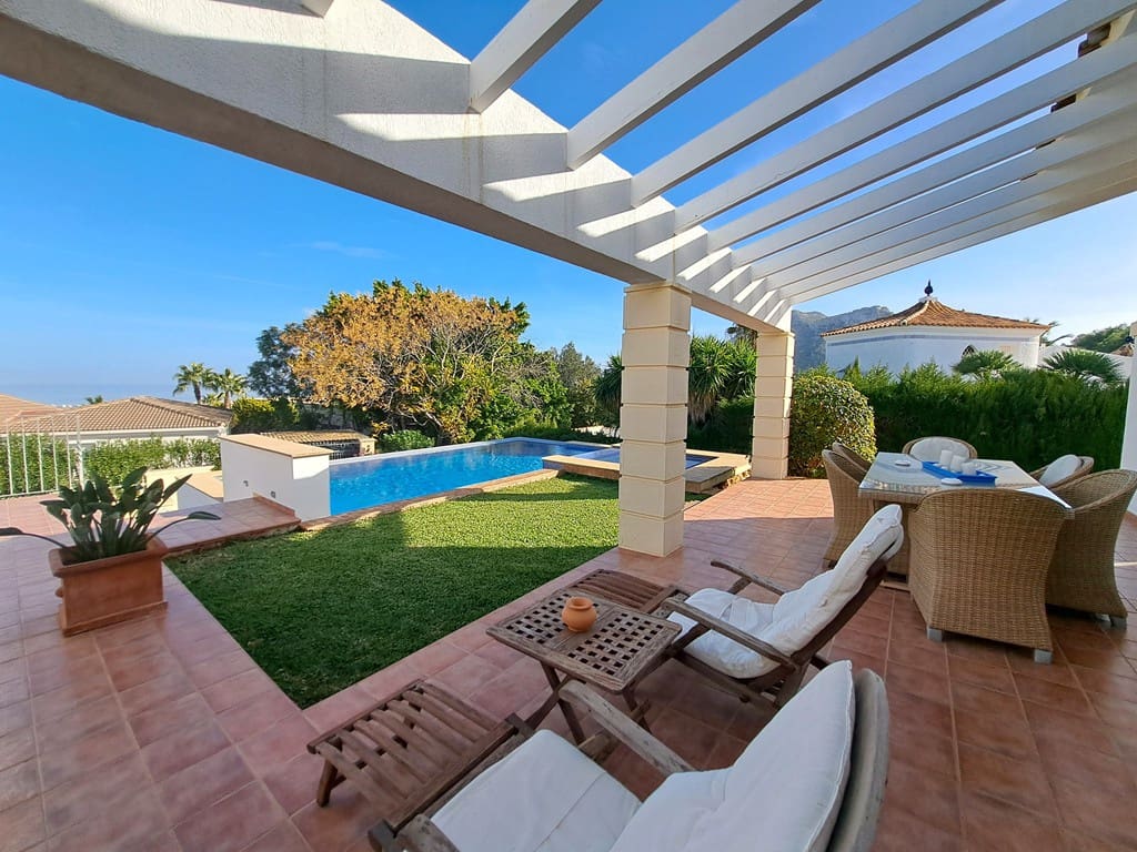 4 soveværelse Villa til salg i Denia med swimmingpool garage - € 980.000 (Ref: 9405895)