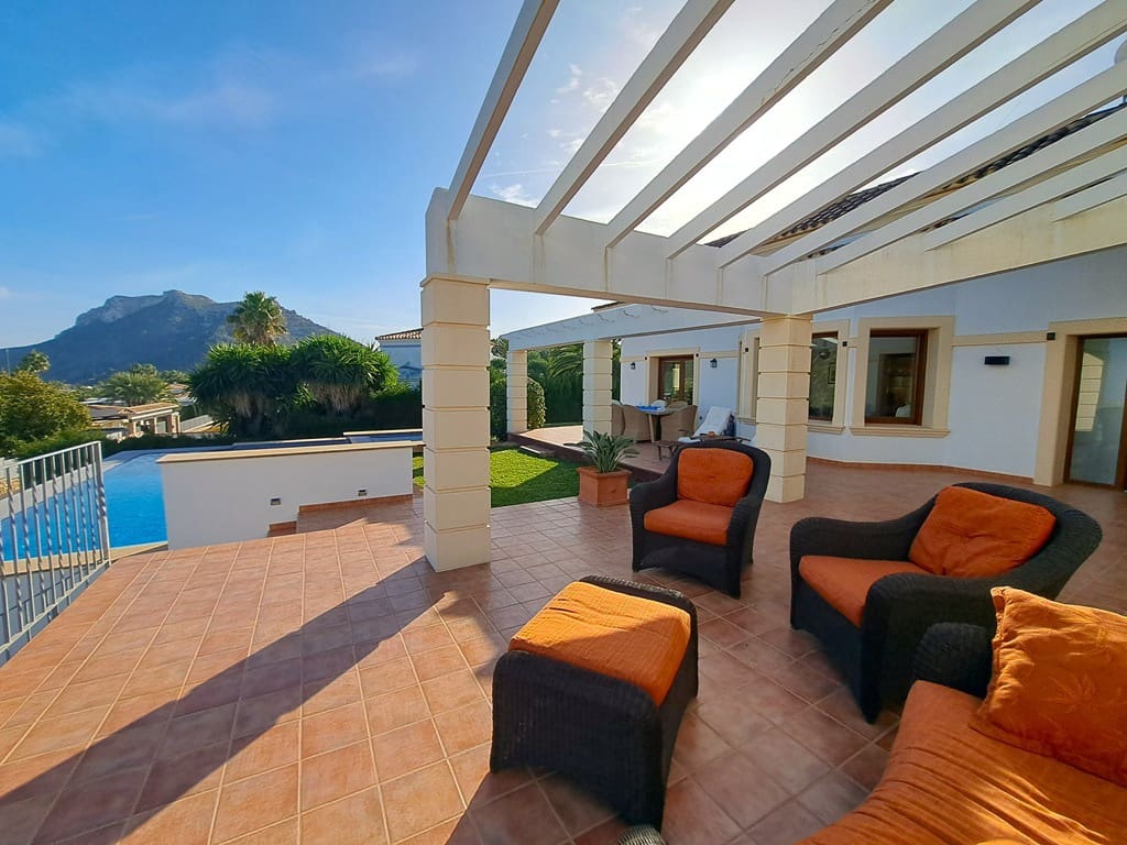 4 soveværelse Villa til salg i Denia med swimmingpool garage - € 980.000 (Ref: 9405895)