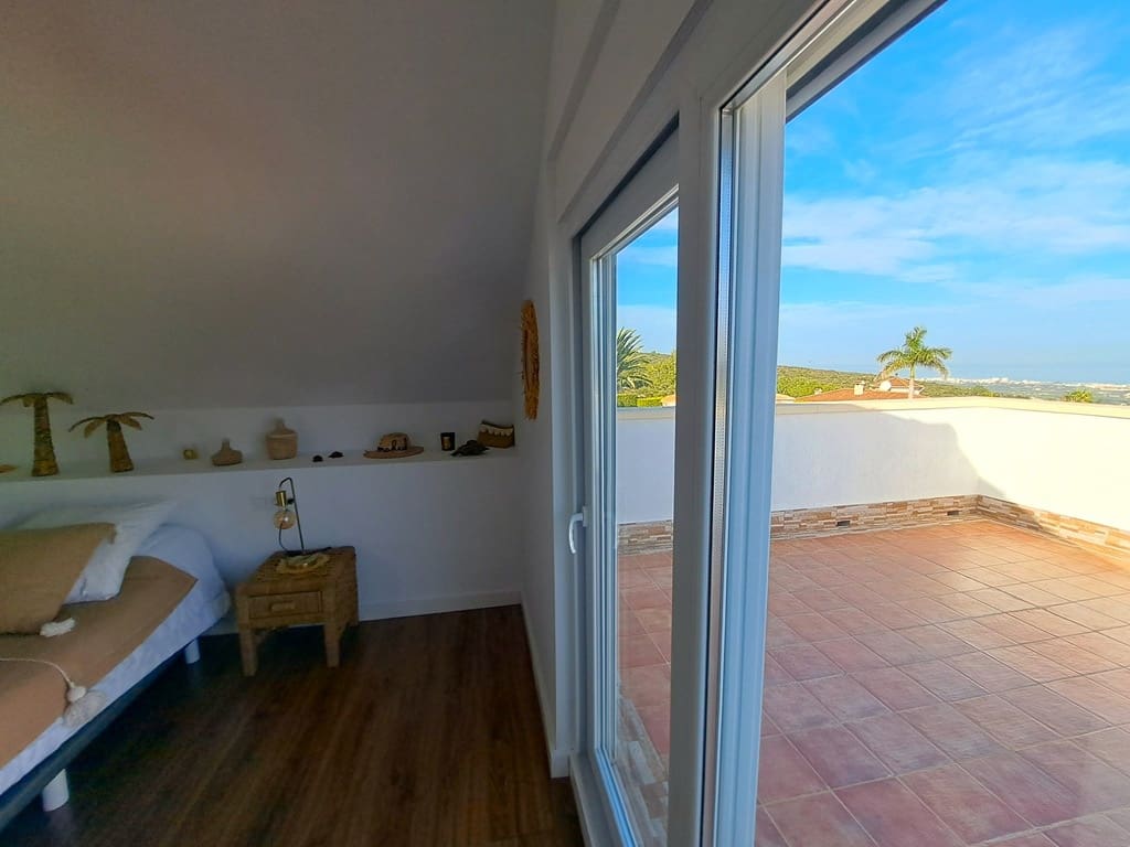 4 soveværelse Villa til salg i Denia med swimmingpool garage - € 980.000 (Ref: 9405895)