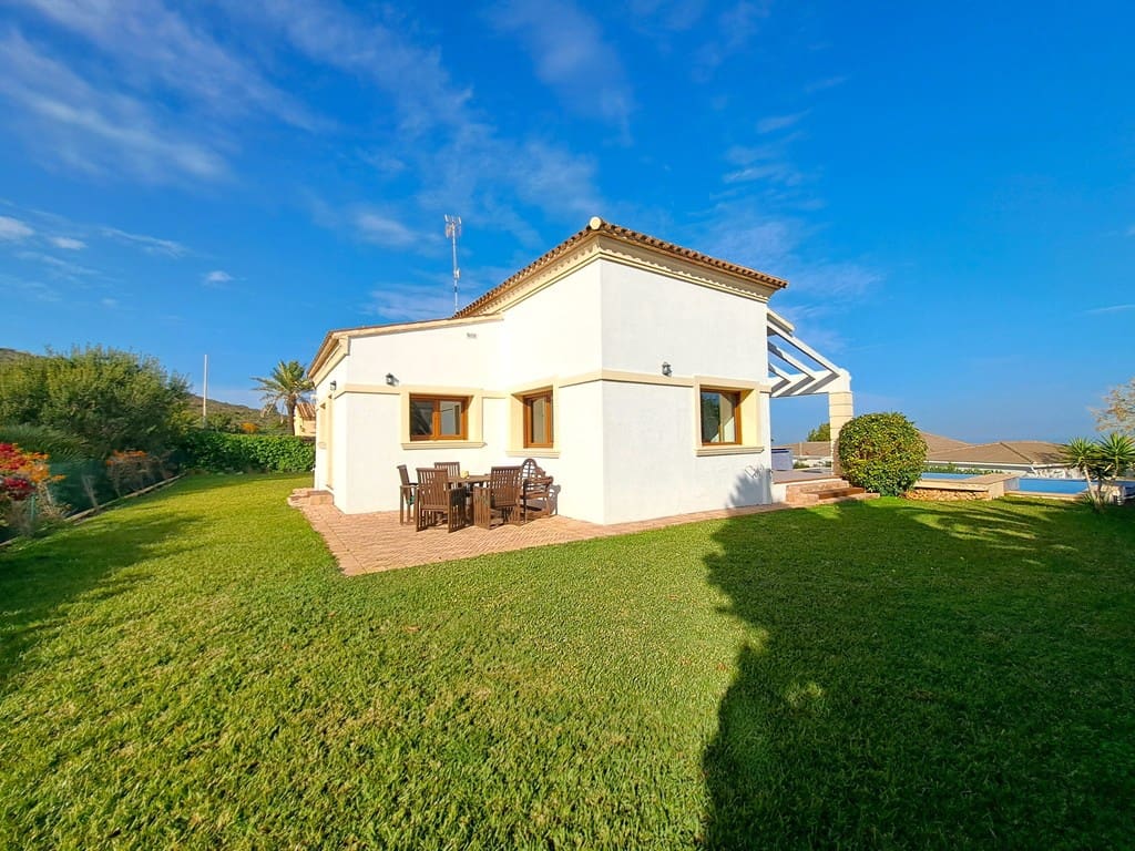 4 soveværelse Villa til salg i Denia med swimmingpool garage - € 980.000 (Ref: 9405895)