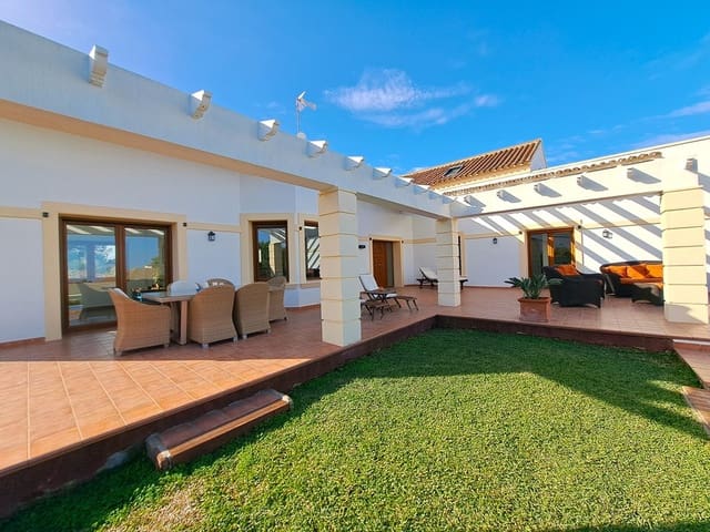 4 bedroom Villa for sale in El Montgó, Dénia with pool garage - € 980,000 (Ref: 9405895)