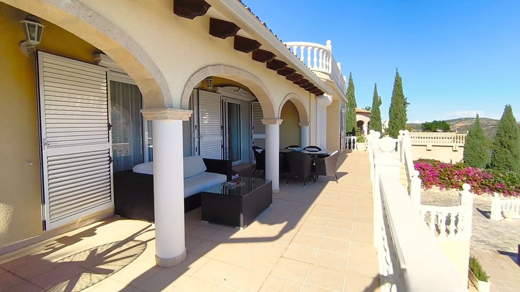 6 slaapkamer Villa te koop in La Sella met zwembad garage - € 1.400.000 (Ref: 9409936)