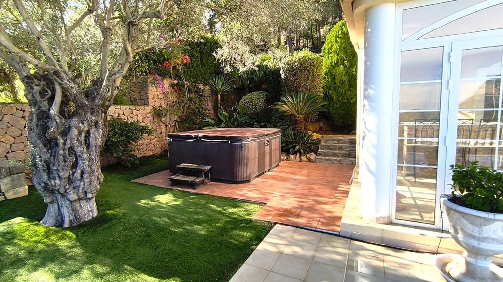 6 slaapkamer Villa te koop in La Sella met zwembad garage - € 1.400.000 (Ref: 9409936)