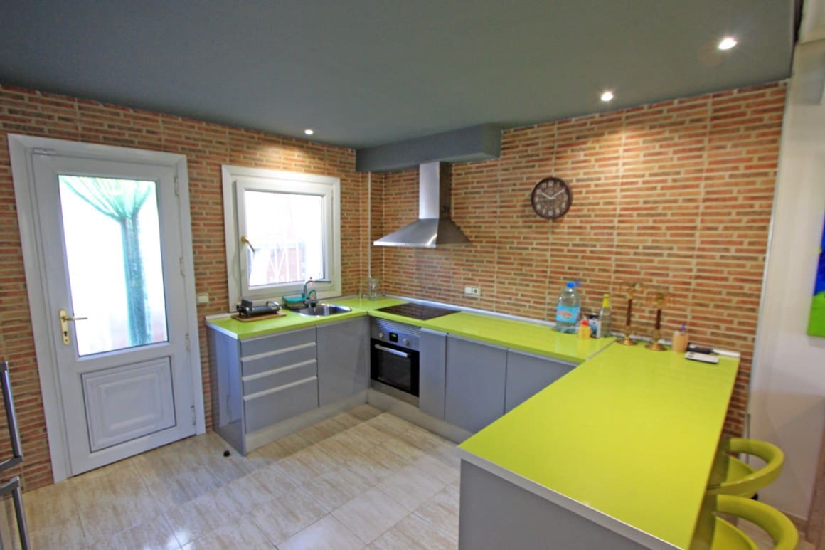 3 soveværelse Byhus til salg i Denia med swimmingpool garage - € 320.000 (Ref: 9410232)