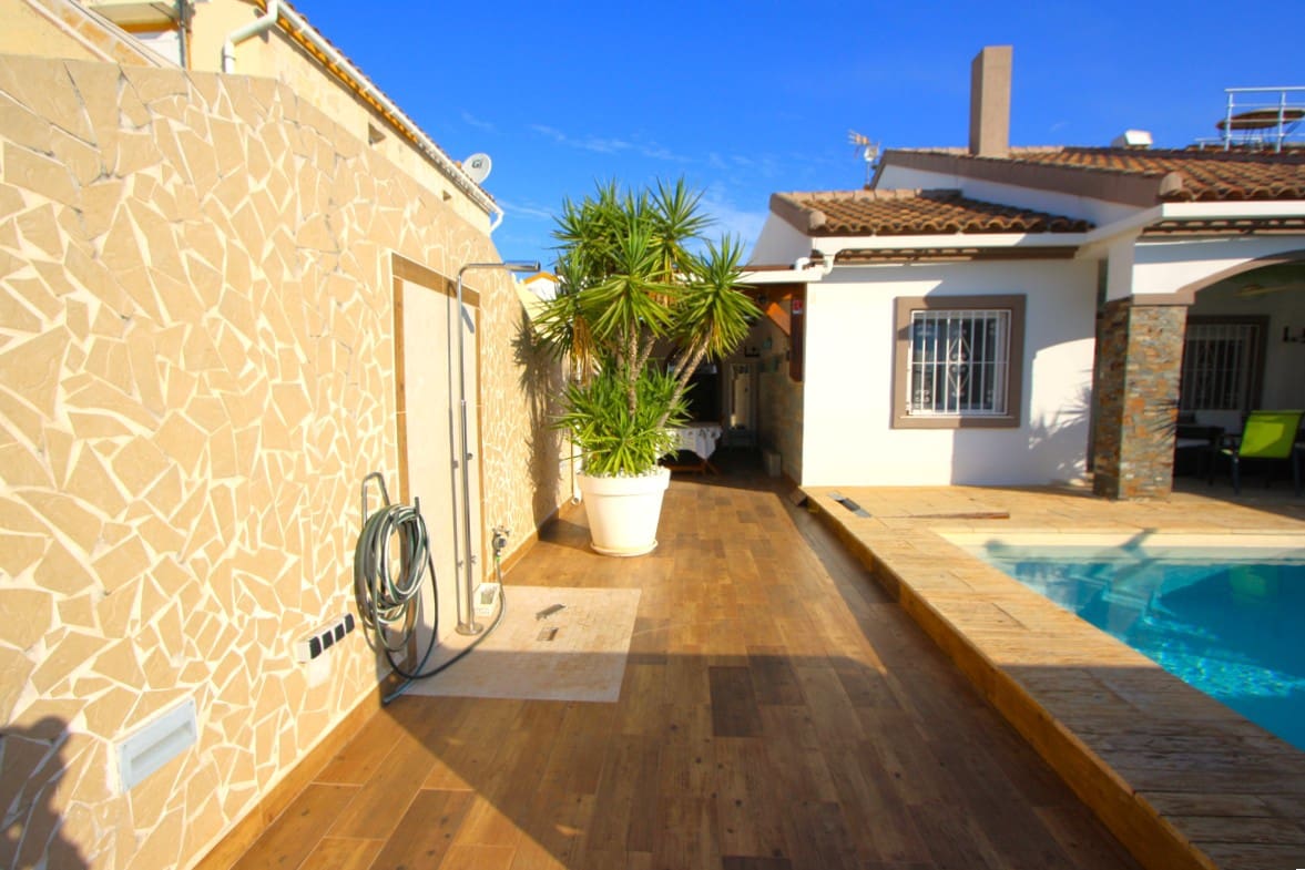 3 soveværelse Byhus til salg i Denia med swimmingpool garage - € 320.000 (Ref: 9410232)