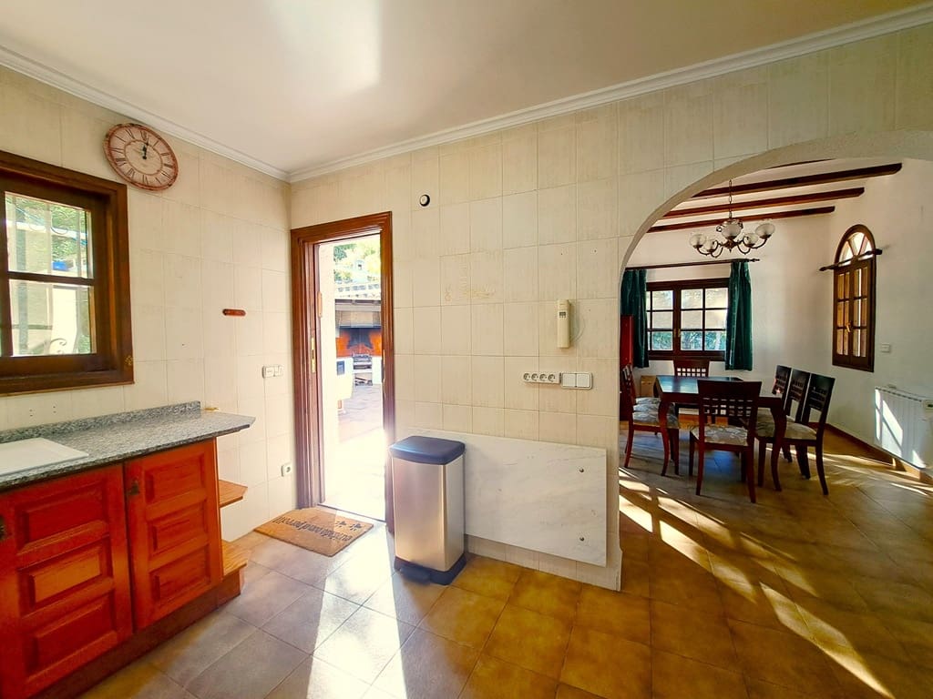 4 slaapkamer Villa te koop in La Sella met zwembad garage - € 750.000 (Ref: 9418972)