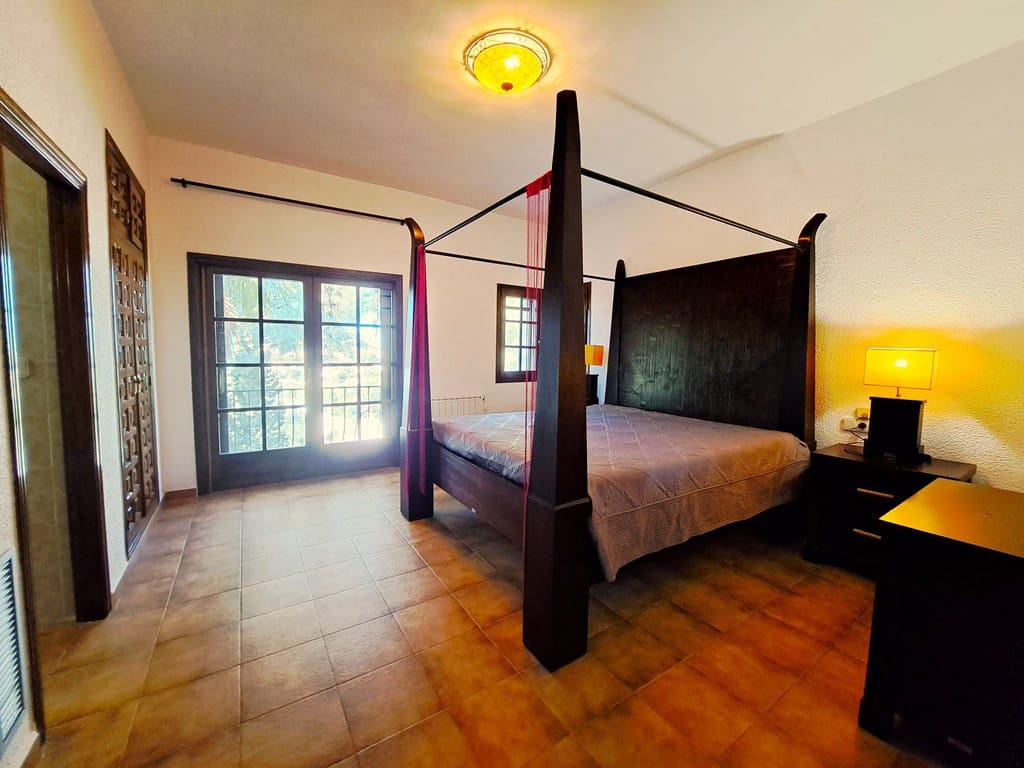 4 slaapkamer Villa te koop in La Sella met zwembad garage - € 750.000 (Ref: 9418972)