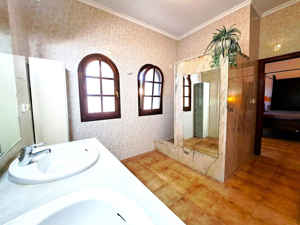 4 slaapkamer Villa te koop in La Sella met zwembad garage - € 750.000 (Ref: 9418972)