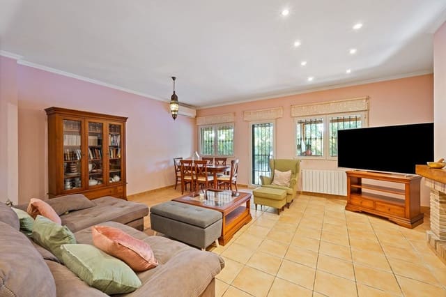 7 Zimmer Villa zu verkaufen in Dénia mit Pool Garage - 1.150.000 € (Ref: 9496591)