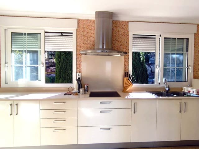 2 makuuhuone Kattohuoneisto myytävänä paikassa La Sella mukana uima-altaan 
autotalli - 525 000 € (Ref: 9525755)