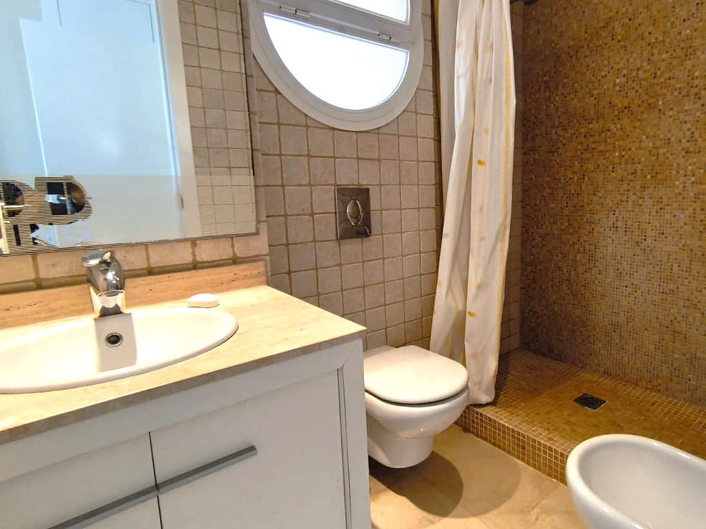 2 makuuhuone Kattohuoneisto myytävänä paikassa La Sella mukana uima-altaan 
autotalli - 525 000 € (Ref: 9525755)