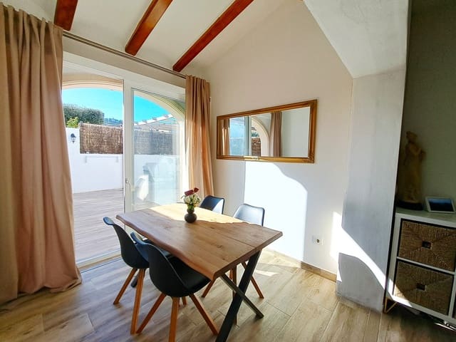 2 makuuhuone Omakotitalo myytävänä paikassa Benitachell / Benitatxell mukana uima-altaan 
autotalli - 320 000 € (Ref: 9557363)