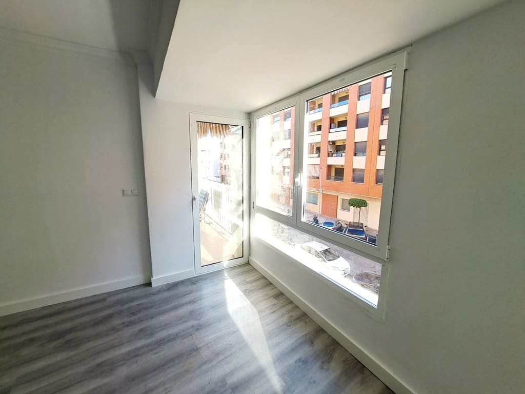 Apartamento de 4 habitaciones en Dénia en venta - 245.000 € (Ref: 9566741)