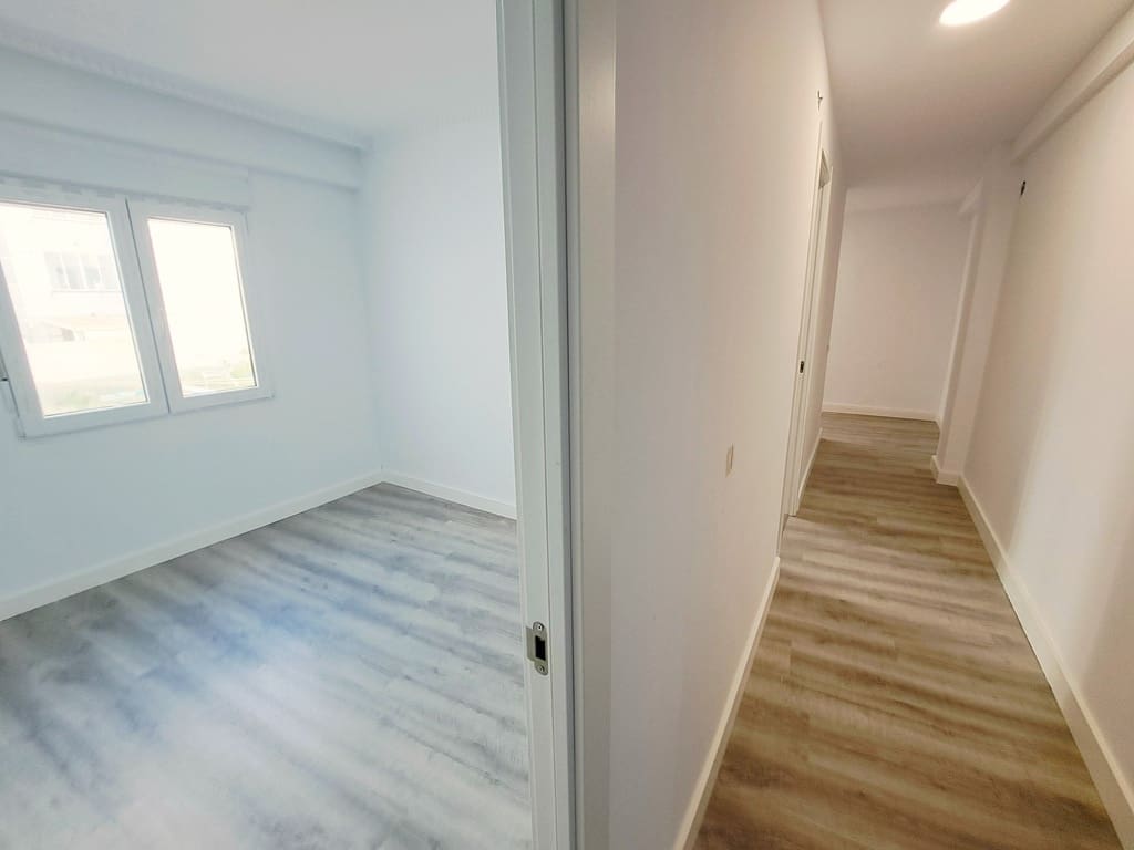 Apartamento de 4 habitaciones en Dénia en venta - 245.000 € (Ref: 9566741)