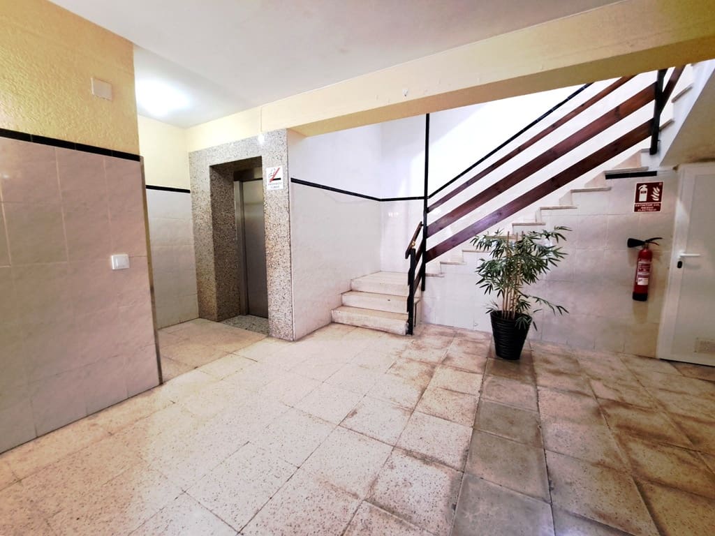 Apartamento de 4 habitaciones en Dénia en venta - 245.000 € (Ref: 9566741)