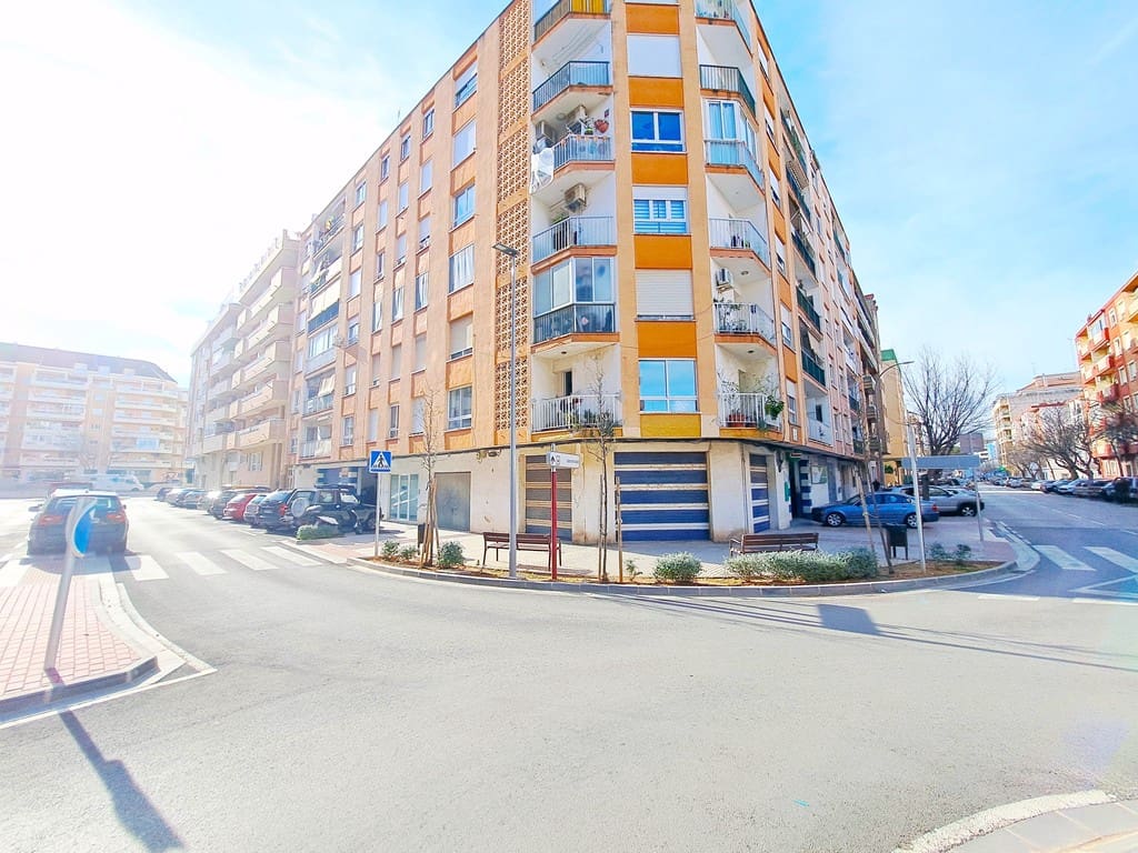 Apartamento de 4 habitaciones en Dénia en venta - 245.000 € (Ref: 9566741)