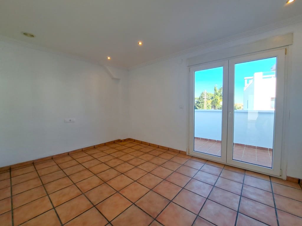4 soverom Villa til salgs i Denia med svømmebasseng garasje - € 690 000 (Ref: 9611810)