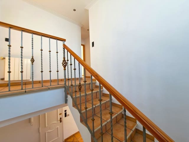 4 Zimmer Villa zu verkaufen in Dénia mit Pool Garage - 690.000 € (Ref: 9611810)