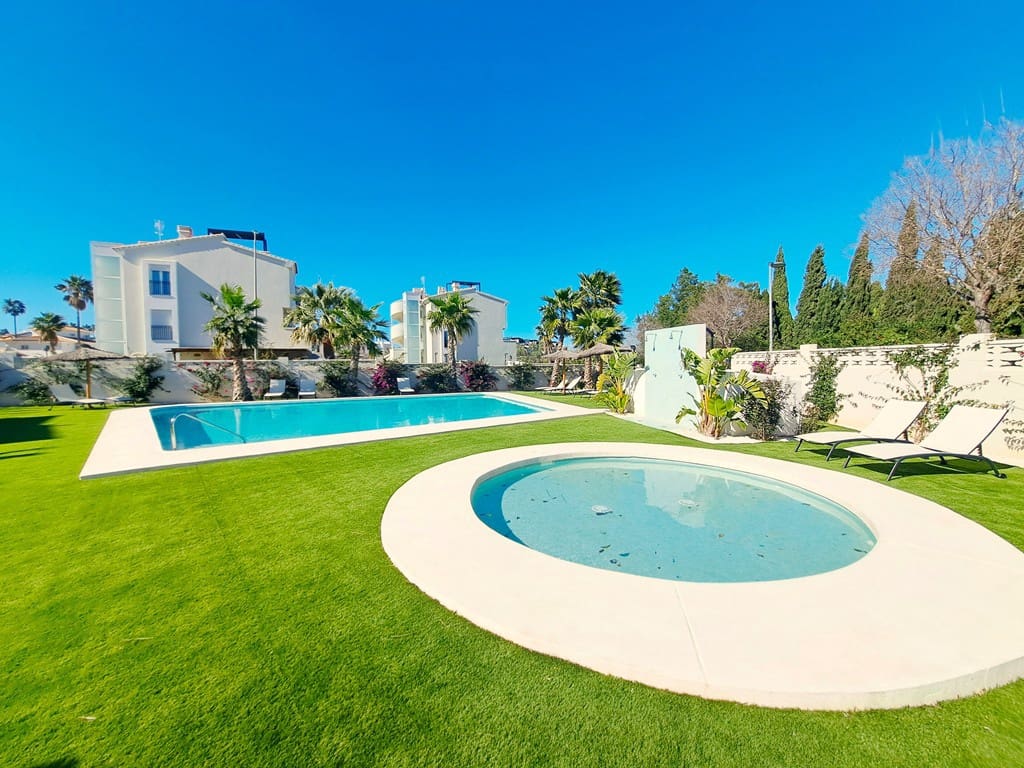 2 bedroom Apartment for sale in Denia with pool garage - € 359,000 (Ref: 9619810)