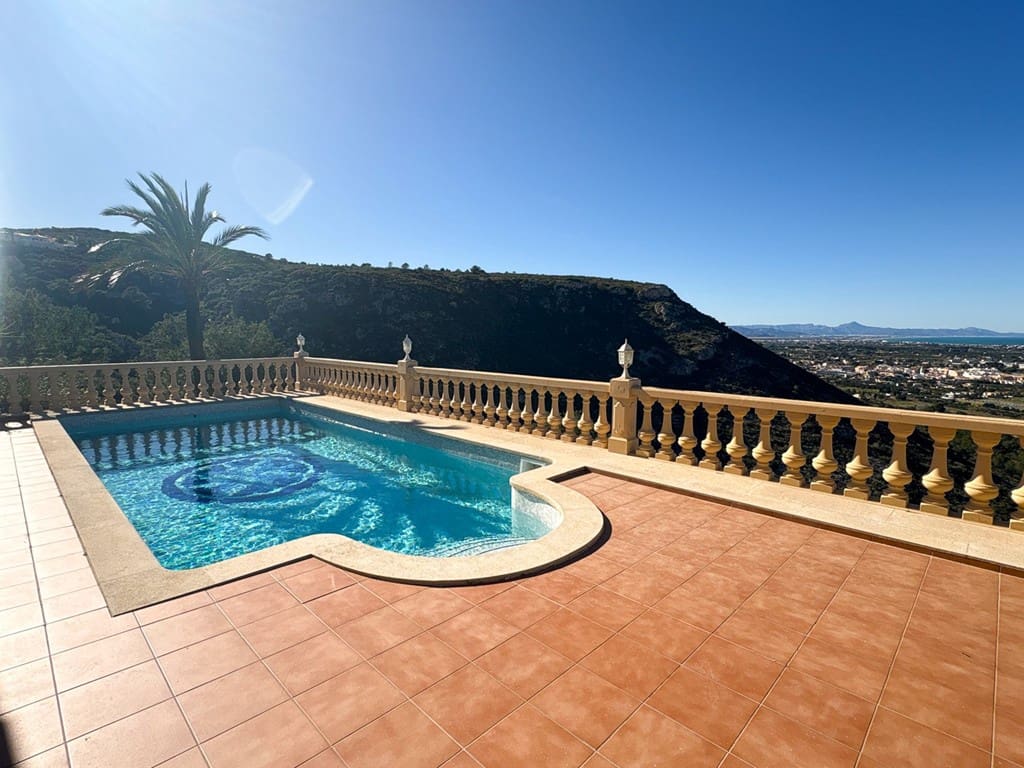 5 bedroom Villa for sale in Denia with pool garage - € 1,375,000 (Ref: 9671094)