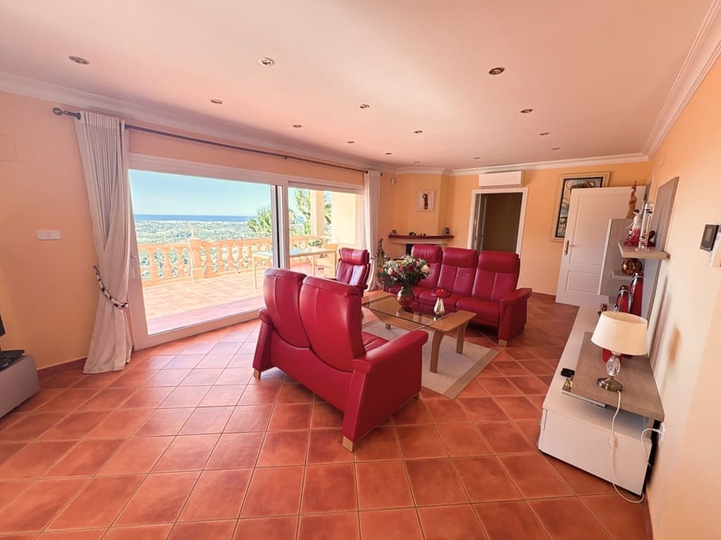 5 bedroom Villa for sale in Denia with pool garage - € 1,375,000 (Ref: 9671094)