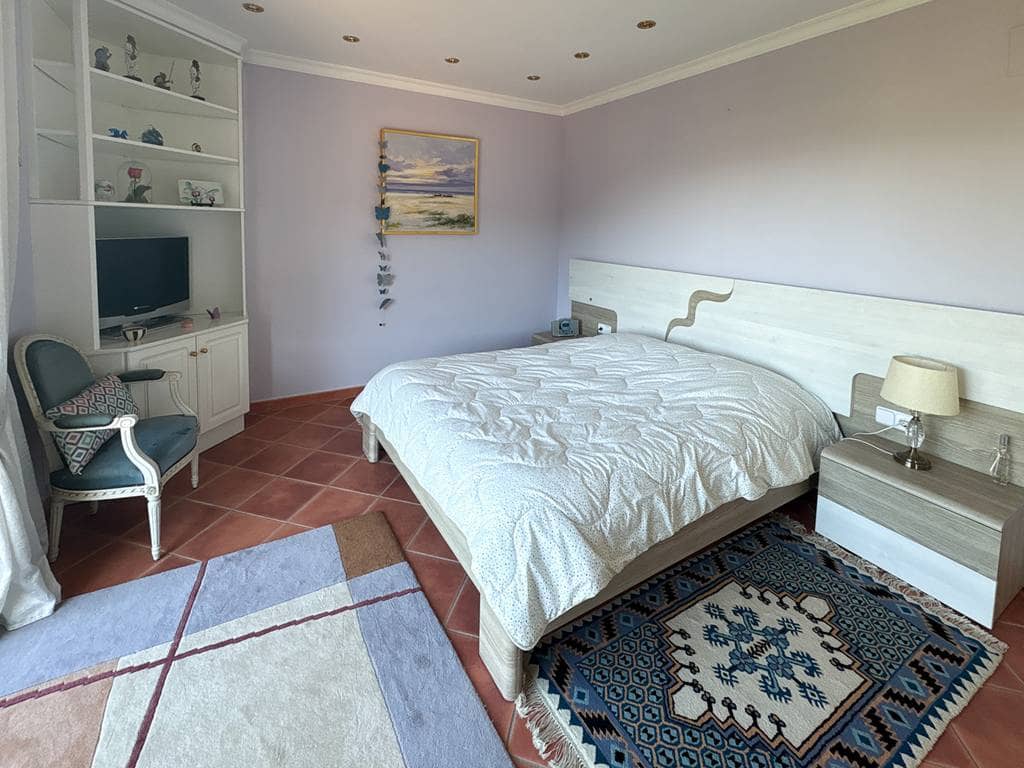 5 bedroom Villa for sale in Denia with pool garage - € 1,375,000 (Ref: 9671094)