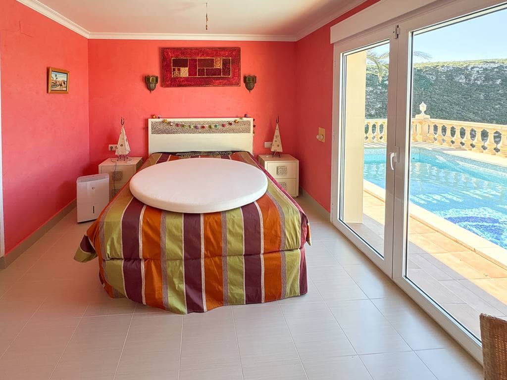 5 bedroom Villa for sale in Denia with pool garage - € 1,375,000 (Ref: 9671094)