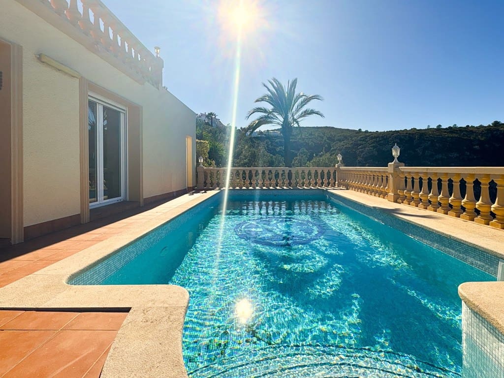 5 bedroom Villa for sale in Denia with pool garage - € 1,375,000 (Ref: 9671094)