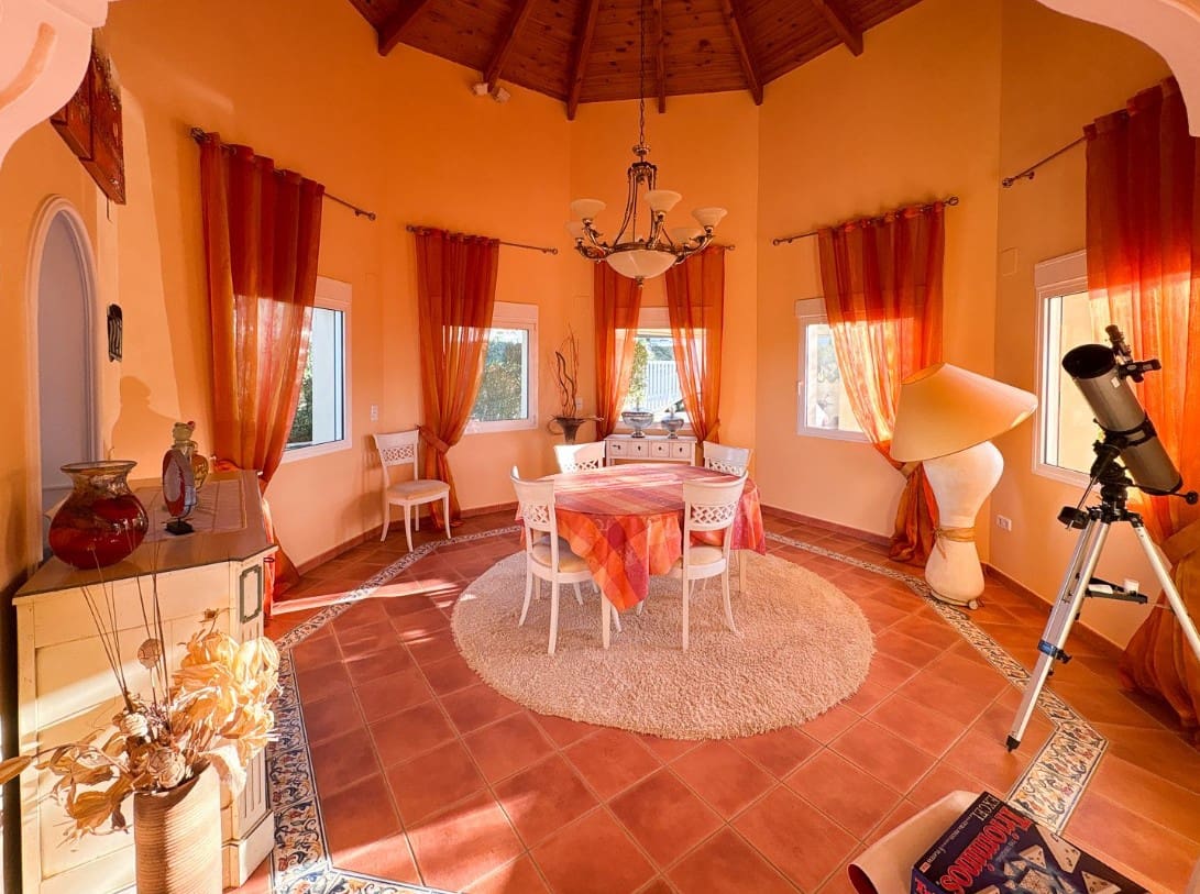 5 bedroom Villa for sale in Denia with pool garage - € 1,375,000 (Ref: 9671094)