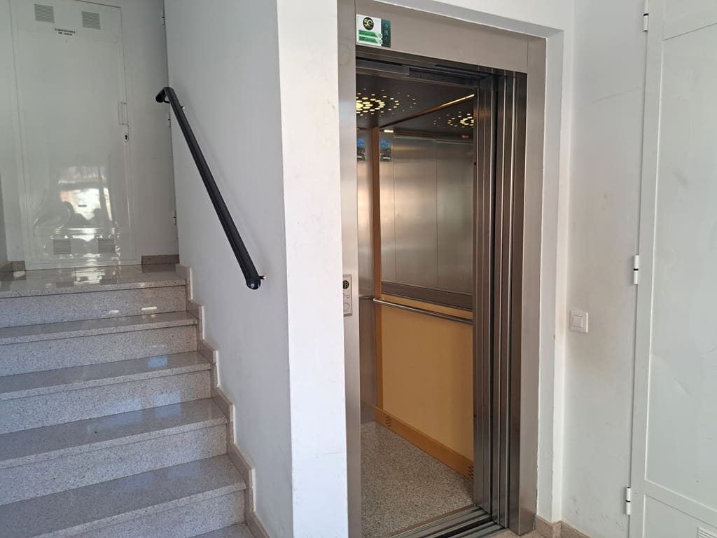 2 bedroom Apartment for rent in Denia - € 850 (Ref: 9713475)