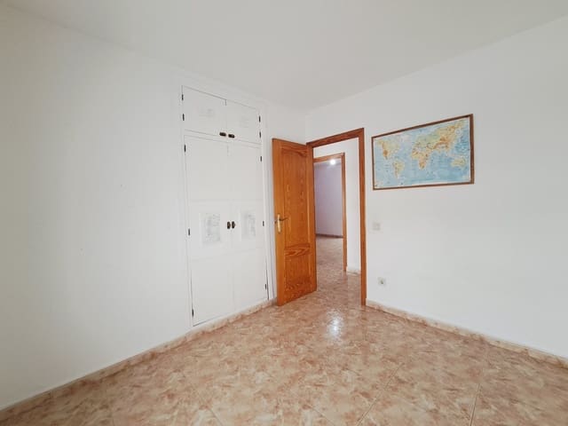 3 bedroom Apartment for sale in Dénia - € 185,000 (Ref: 9787950)