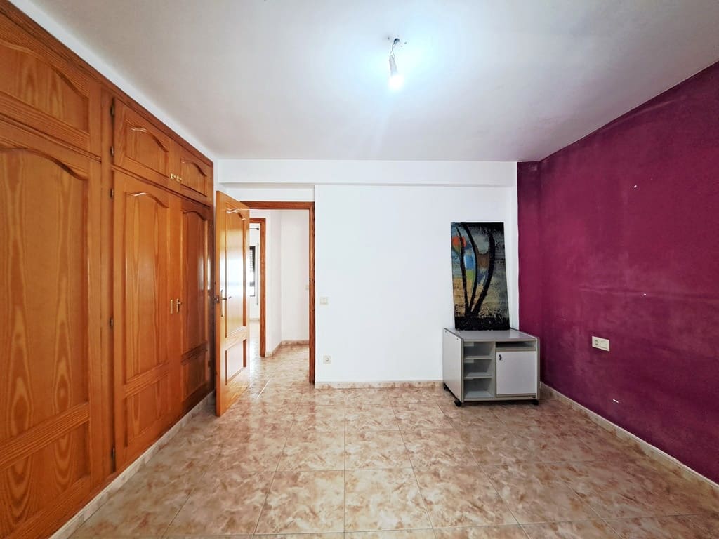 3 bedroom Apartment for sale in Denia - € 185,000 (Ref: 9787950)