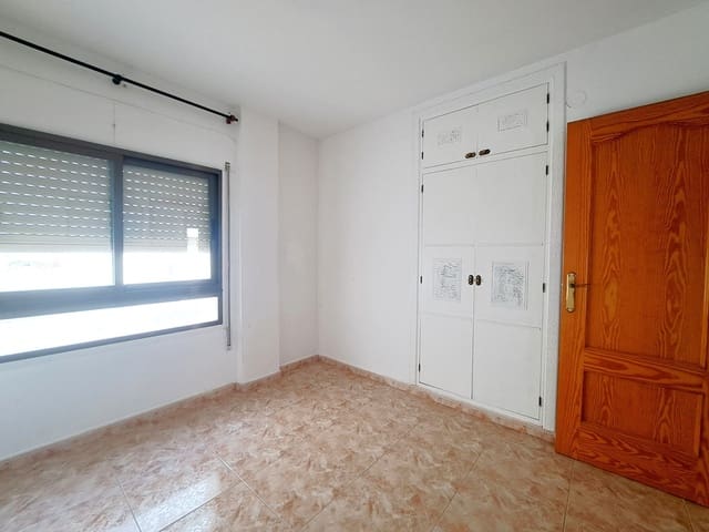 3 bedroom Apartment for sale in Dénia - € 185,000 (Ref: 9787950)
