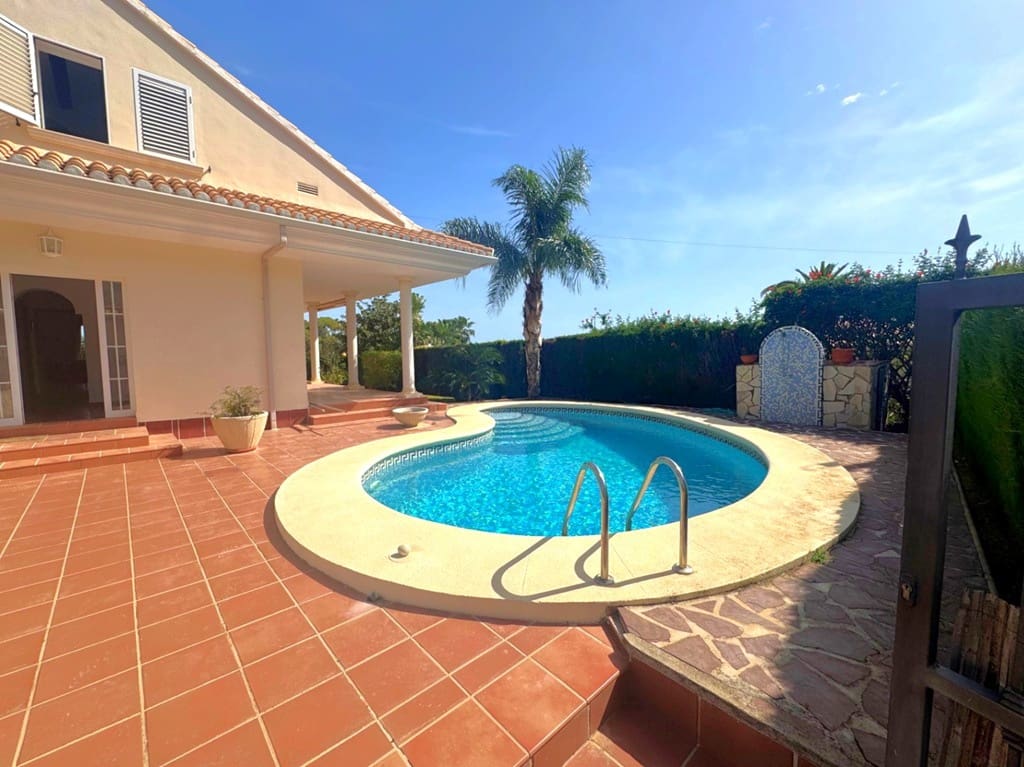 3 makuuhuone Huvila myytävänä paikassa Denia mukana uima-altaan 
autotalli - 610 000 € (Ref: 9805834)