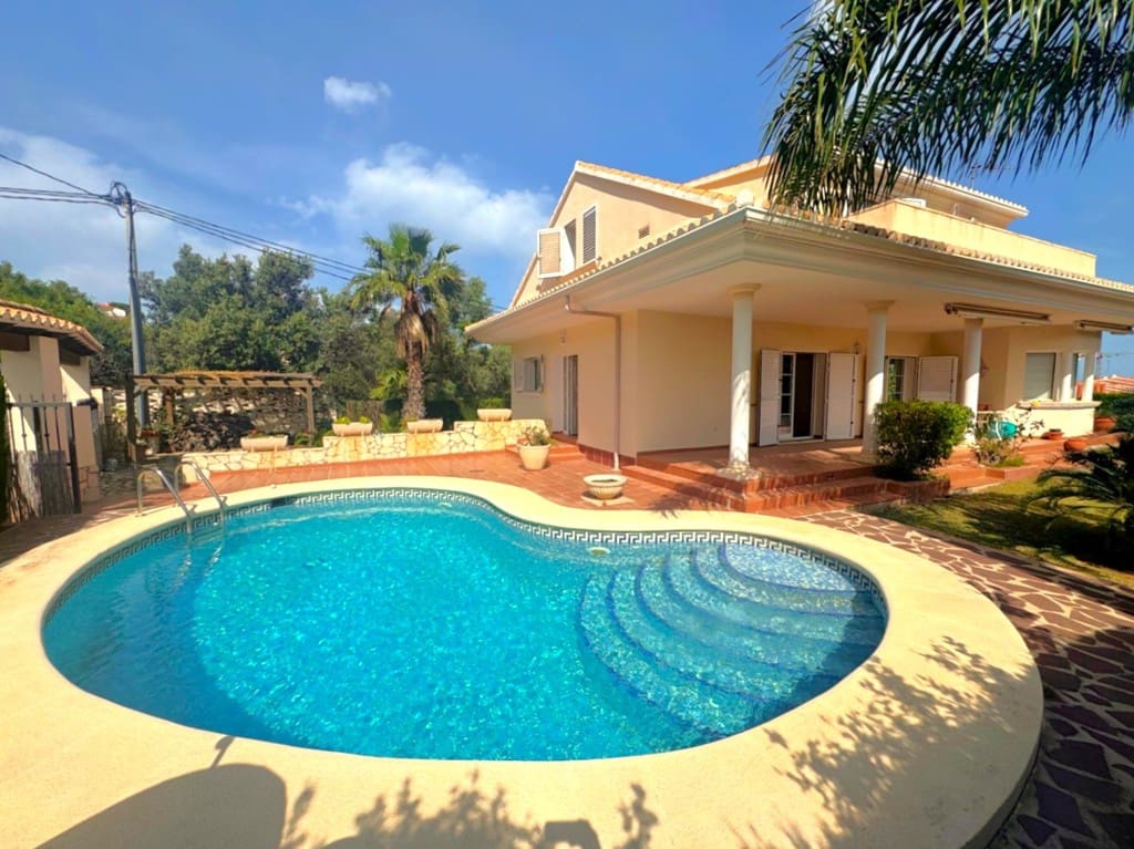 3 makuuhuone Huvila myytävänä paikassa Denia mukana uima-altaan 
autotalli - 610 000 € (Ref: 9805834)