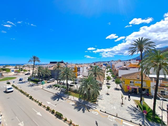 Apartamento de 3 habitaciones en Dénia en venta con piscina garaje - 430.000 € (Ref: 9834246)