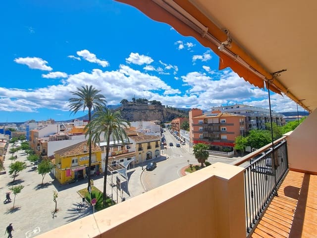 Apartamento de 3 habitaciones en Dénia en venta con piscina garaje - 430.000 € (Ref: 9834246)