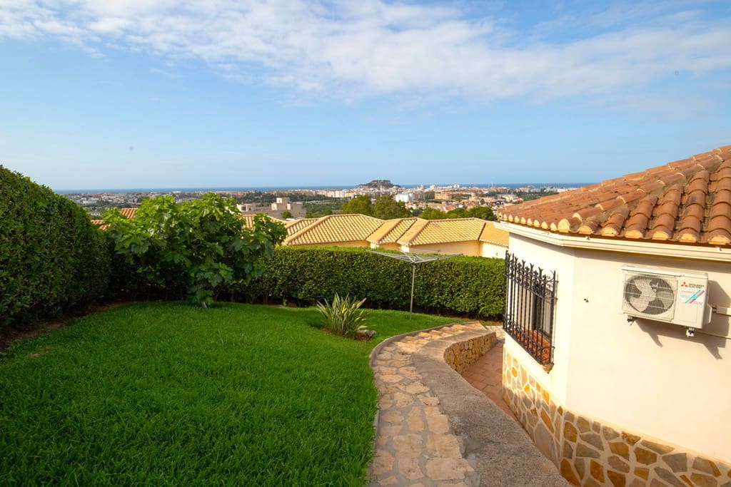 4 sypialnia Willa na sprzedaż w Denia z garażem - 870 000 € (Ref: 9965680)