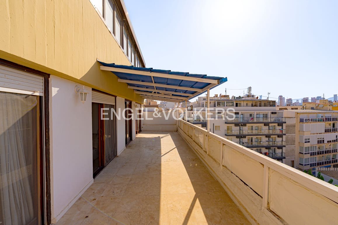 Garage for sale in Benidorm - € 410,000 (Ref: 10007766)