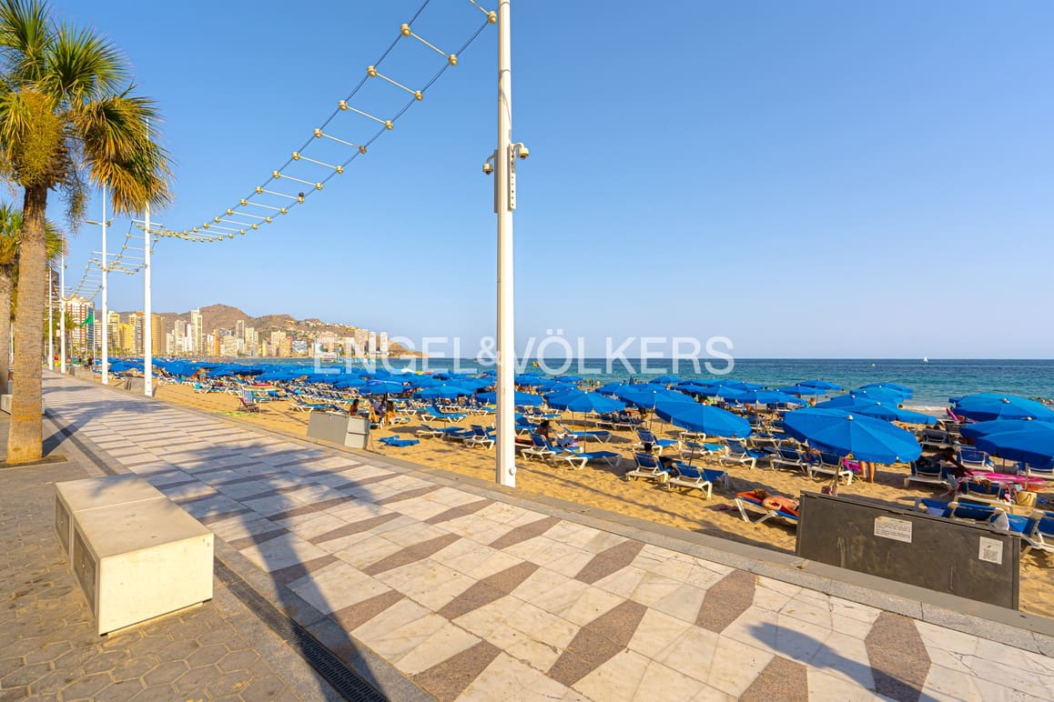 Garage for sale in Benidorm - € 410,000 (Ref: 10007766)
